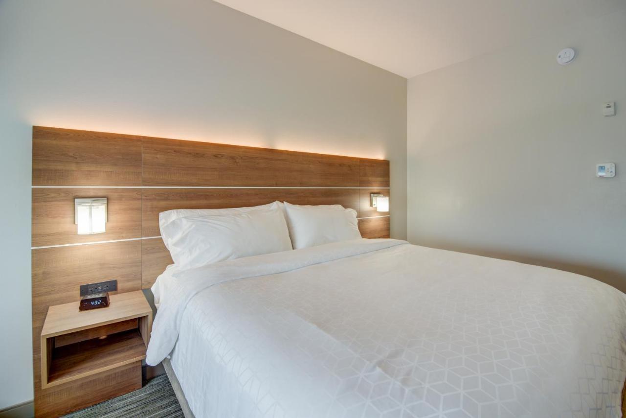 Express & By Ihg Foley